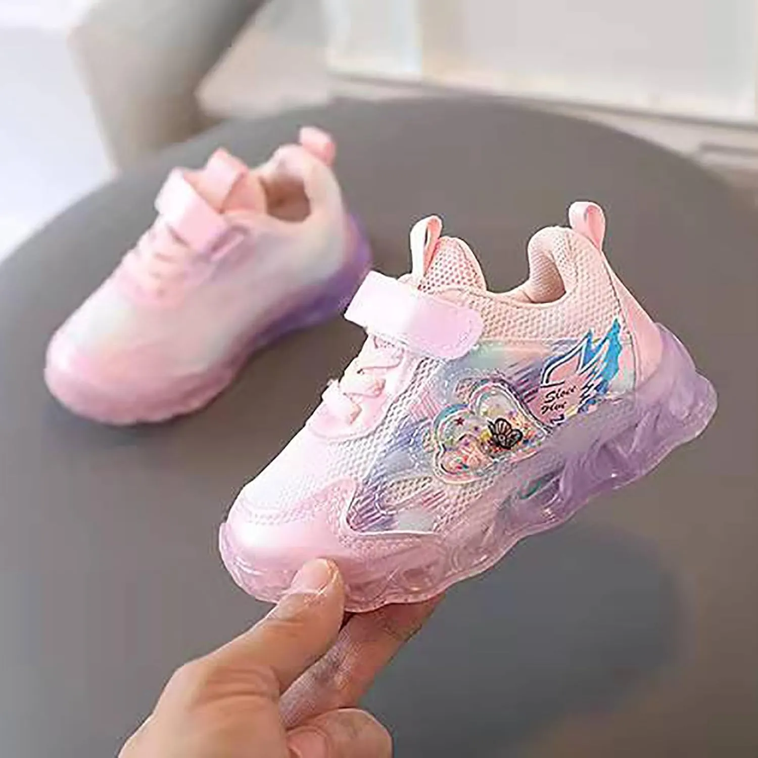 Light Up Shoes for Girls, Toddler Cute Fashion Flashing Running Athletic Sneakers Lightweight Glowing Tennis Trainer