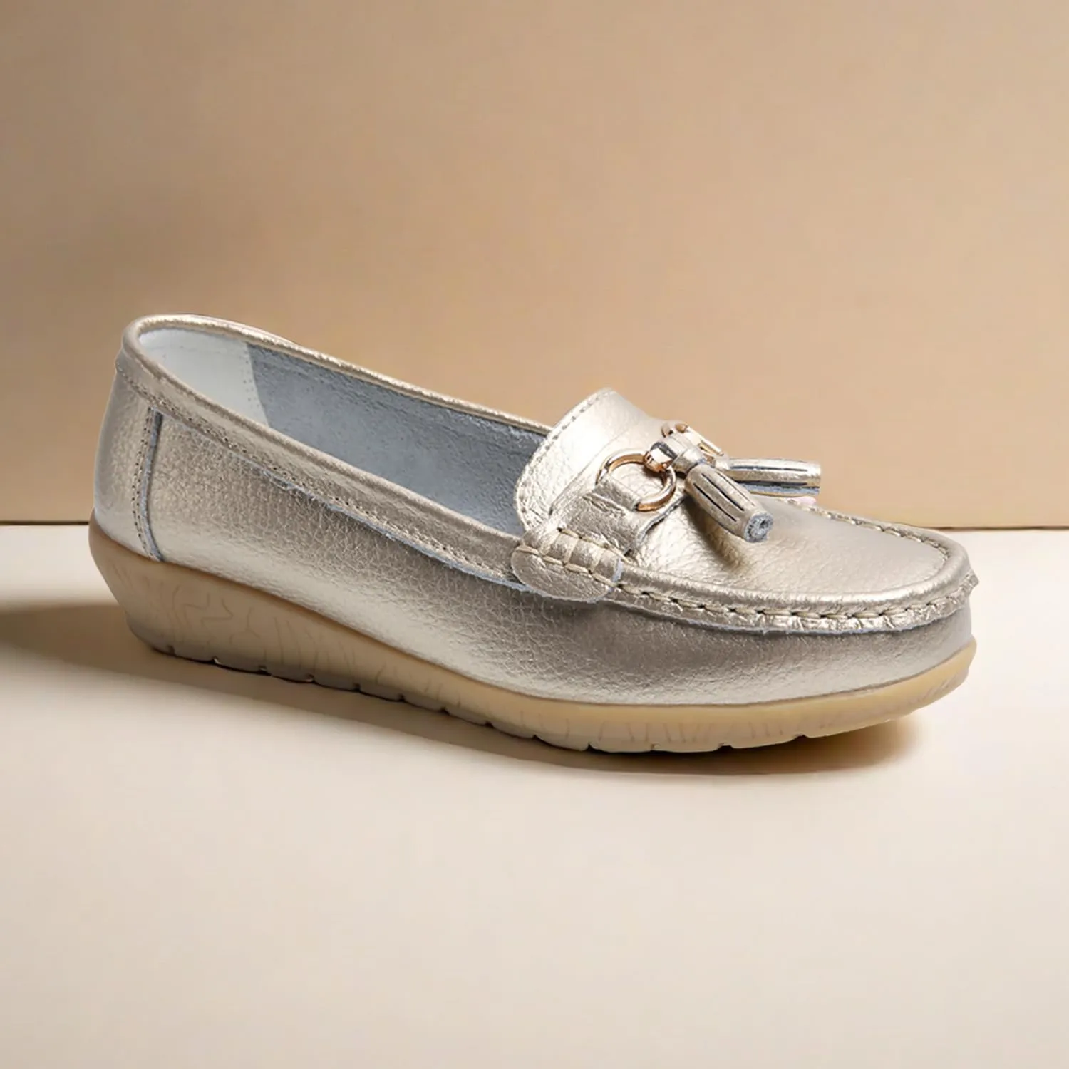 Women's Loafers Slip On Moccasins Casual Round Toe Soft Leather Lightweight Flats Driving Shoes Comfort Walking Shoes
